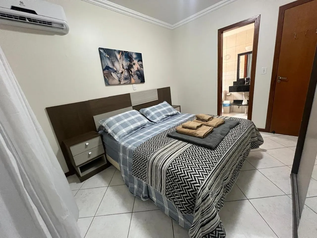 Апартаменты Apartamento Lindo E Confortavel A 80 Mt Da Praia De Bombas Бомбиньяс